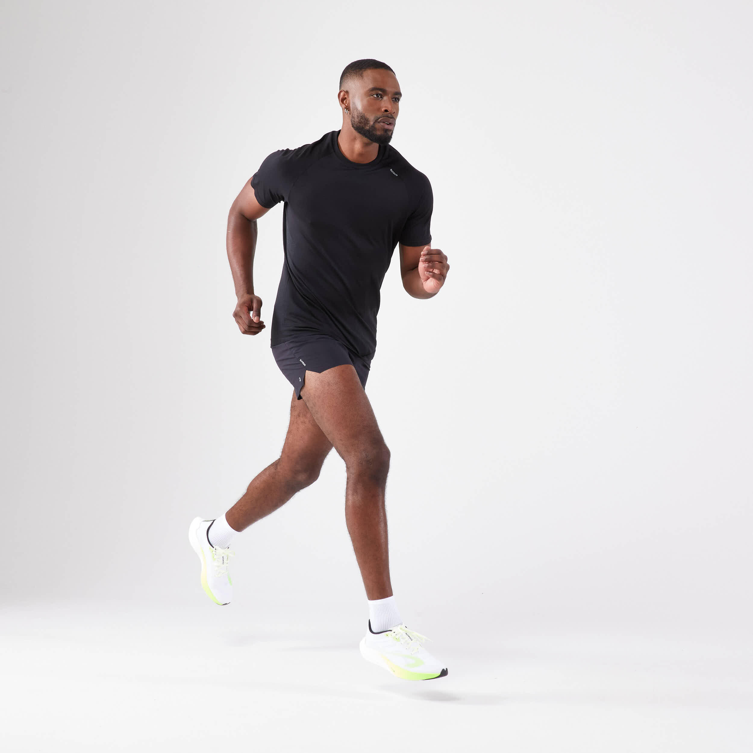 Erkek Dikişsiz Koşu Tişörtü - Siyah - KIPRUN Run 500 Confort