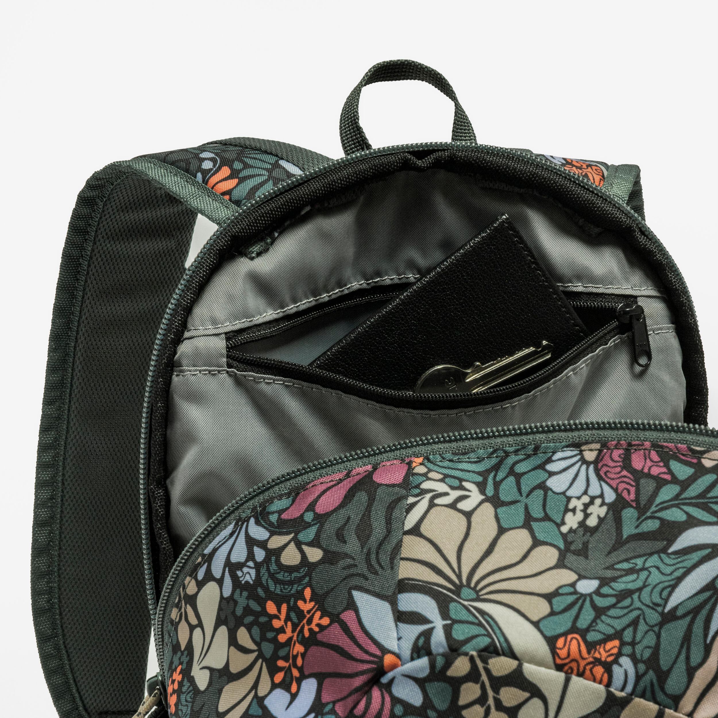 کولهپشتی اوتدور ۱۰ لیتری طرح گل – Quechua Arpenaz 100 کولهپشتی اوتدور ۱۰ لیتری طرح گل – Quechua Arpenaz 100